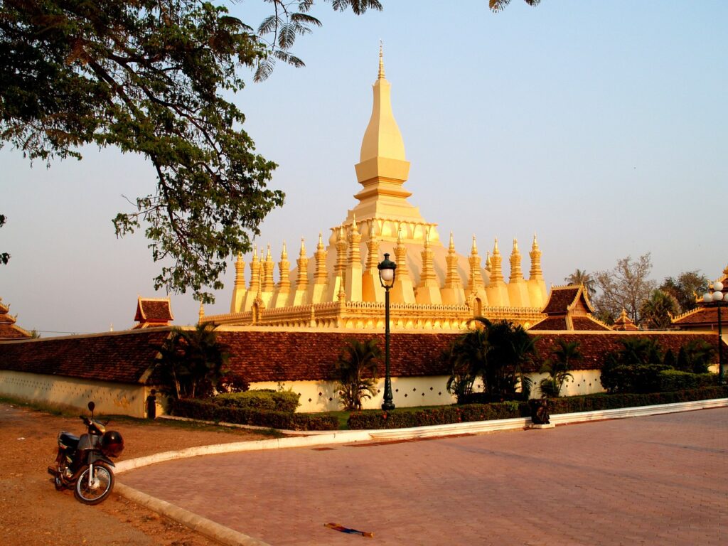 golden pagoda, pagoda, wat pha-that luang-142254.jpg